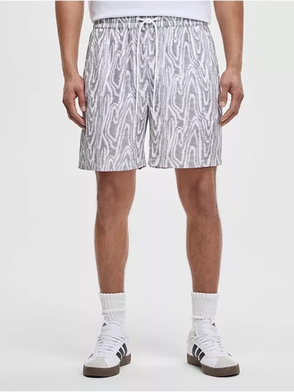 Mode of One Men’s Woodgrain Relaxed-Fit Printed 6-1/2" Shiny Twill Shorts XL